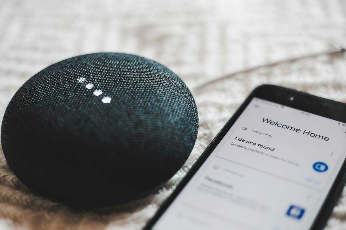 Bar chart showing 42% of users use fewer than half of available voice assistant clock features, per CTA 2023 data