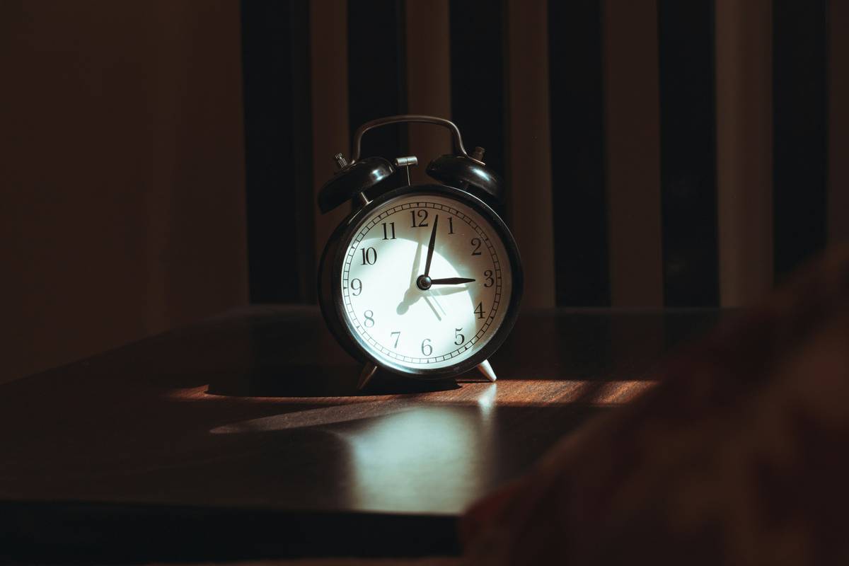 Why Your Morning Routine Needs a Health Stats Clock (And How to Actually Use One)