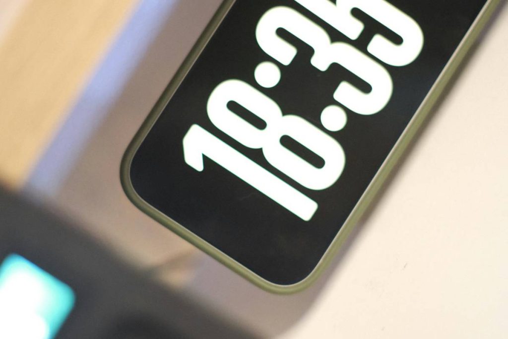 Is Your 3D Smart Clock Screen Just a Gimmick—or the Future of Morning Routines?