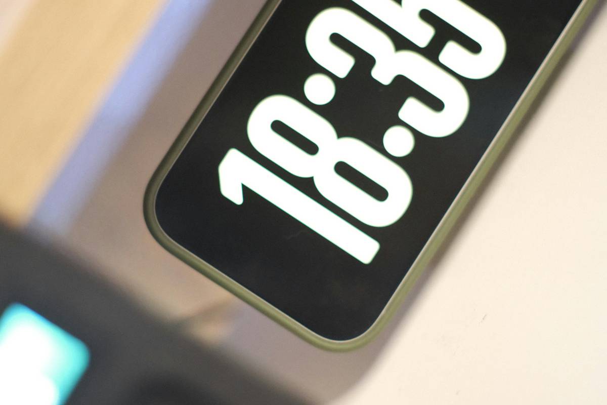 Is Your 3D Smart Clock Screen Just a Gimmick—or the Future of Morning Routines?