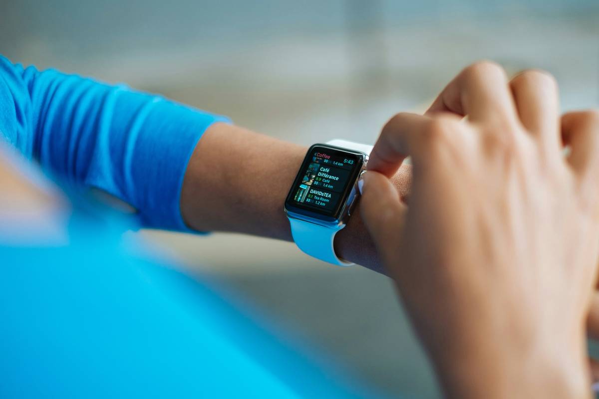 Smart clock displaying warm ambient light as hydration reminder for smart clock fitness goals