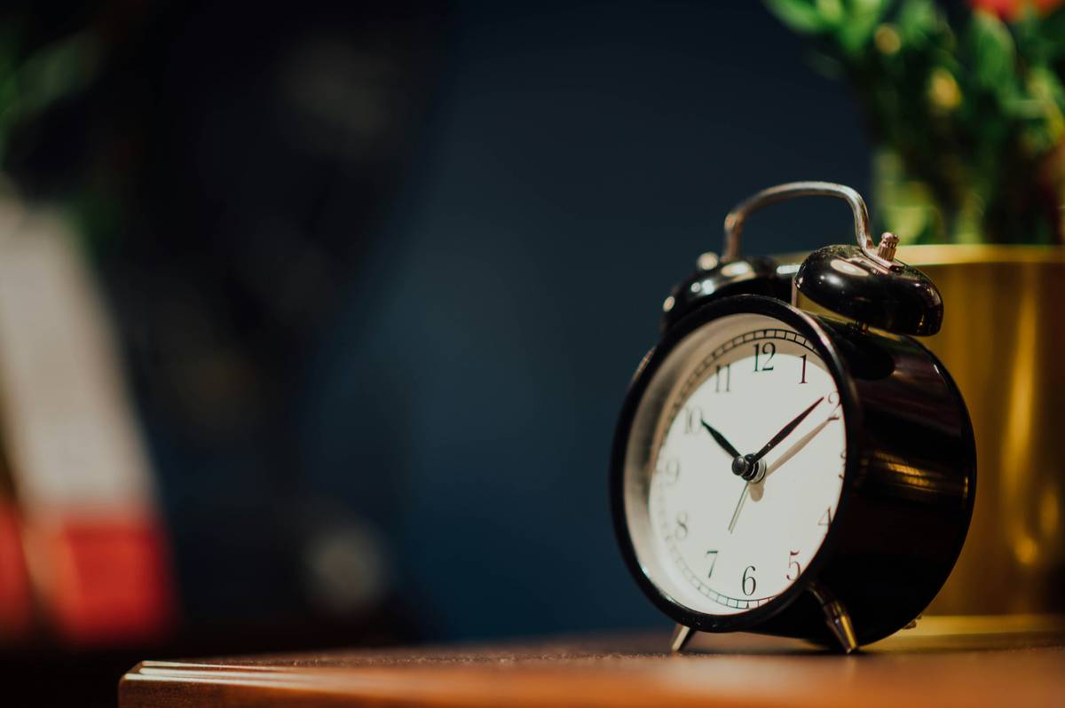 Why Your Bedroom Needs a Minimalist Smart Clock Display (And How to Choose the Right One)