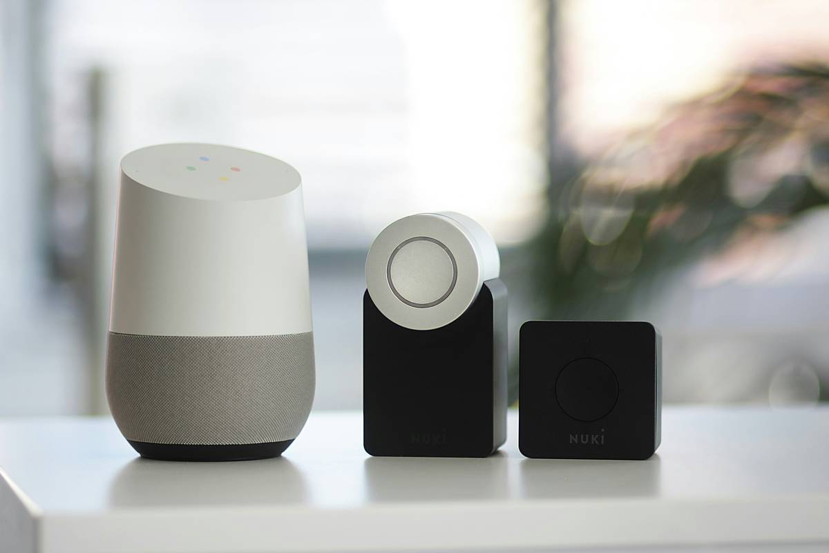 Why Your Living Room Needs a Modern Smart Clock Display—and How to Choose the Right One