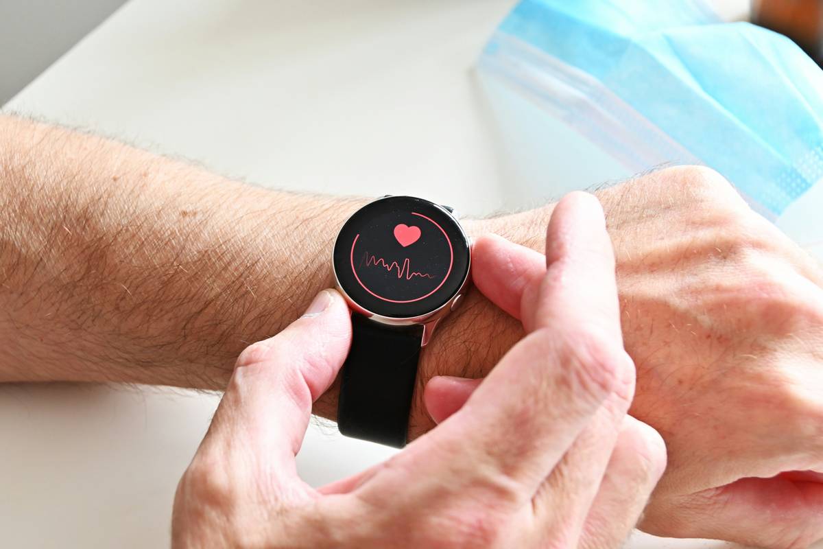 Smart clock activity tracking showing sleep cycle visualization on bedside device
